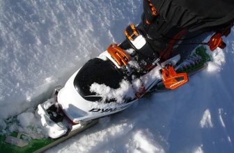 De juiste skischoenen kiezen: tips voor een perfecte pasvorm